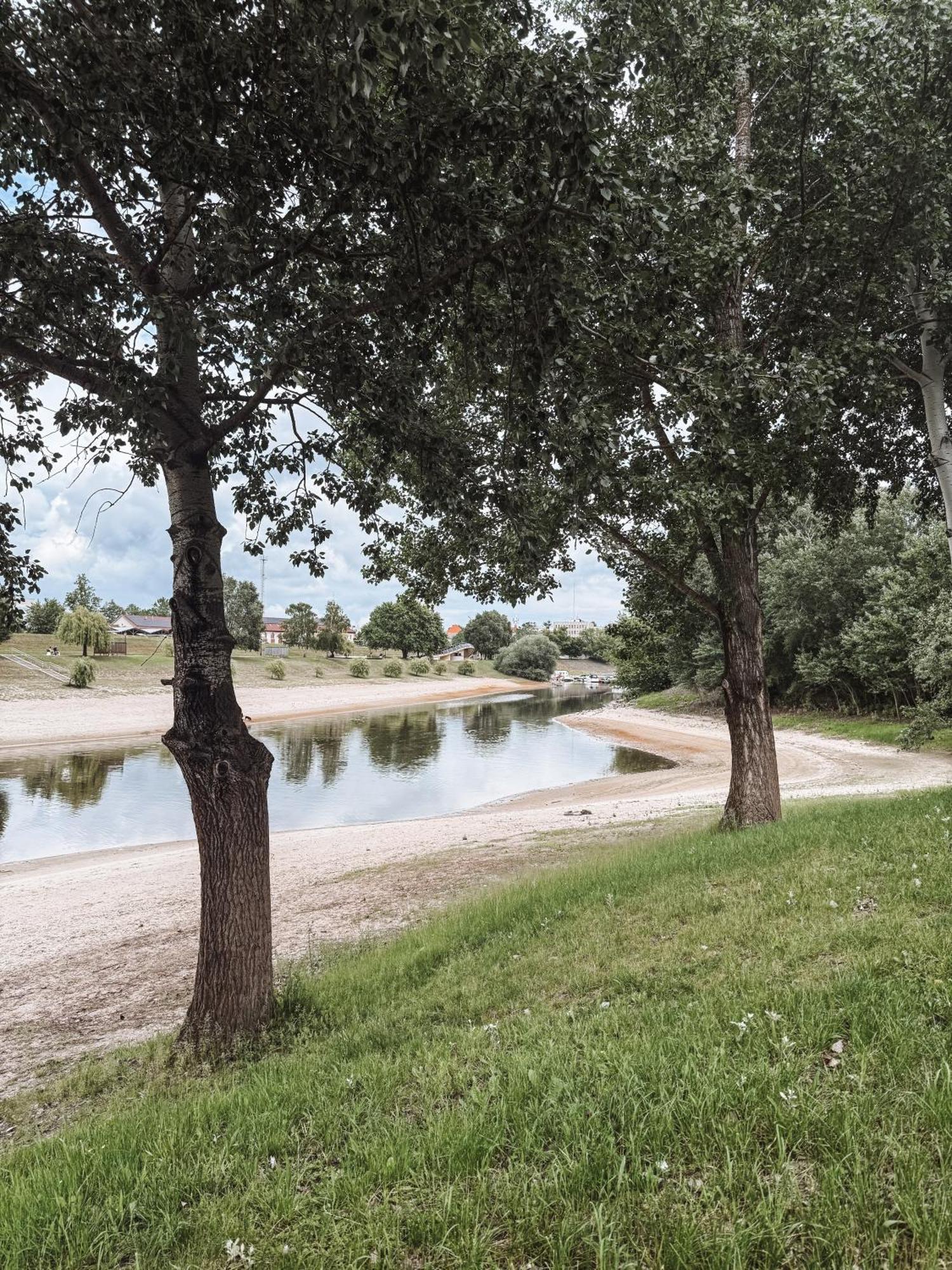 Sobri Halaszcsarda Es Panzio Baja Exteriér fotografie