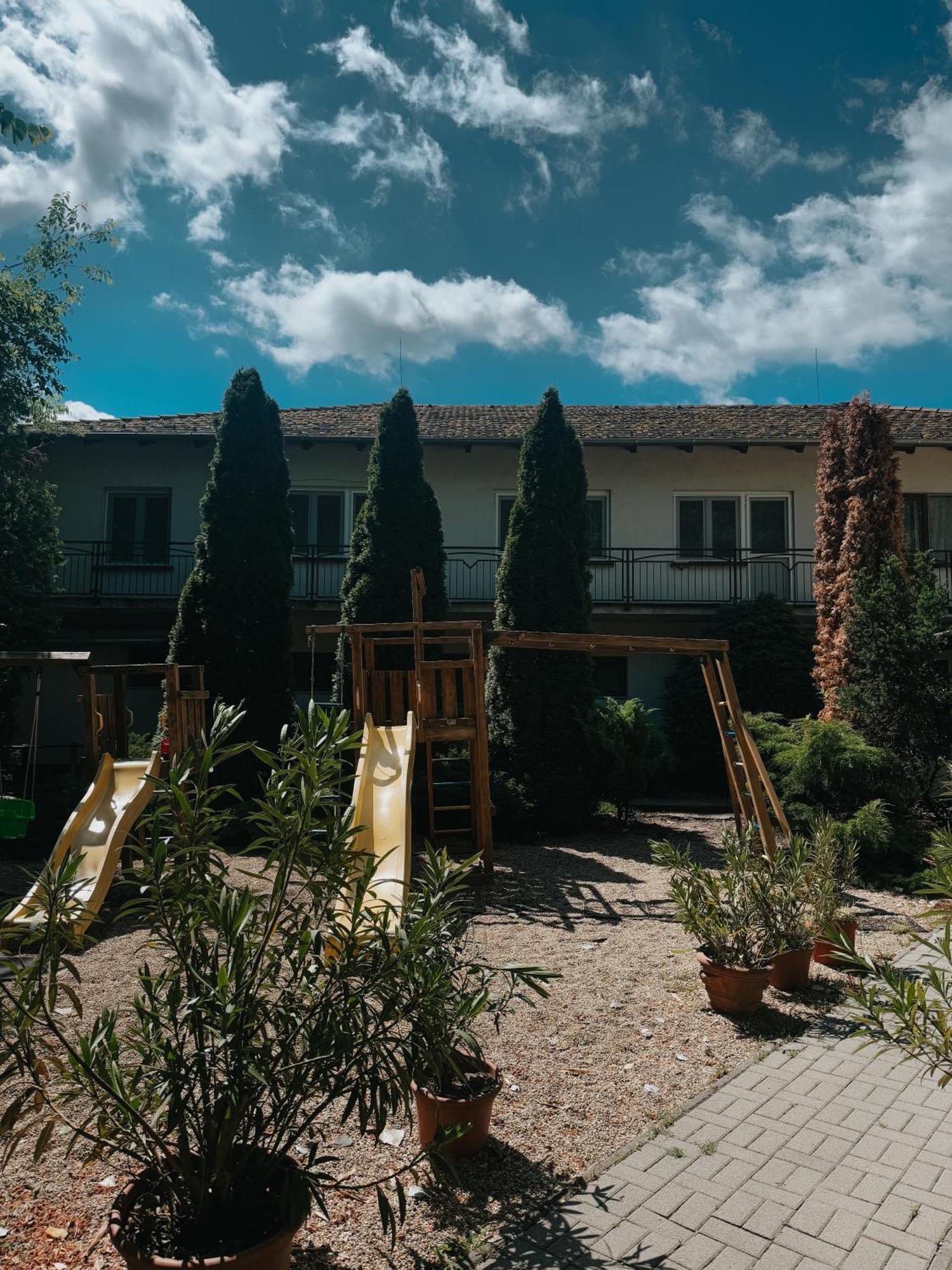 Sobri Halaszcsarda Es Panzio Baja Exteriér fotografie