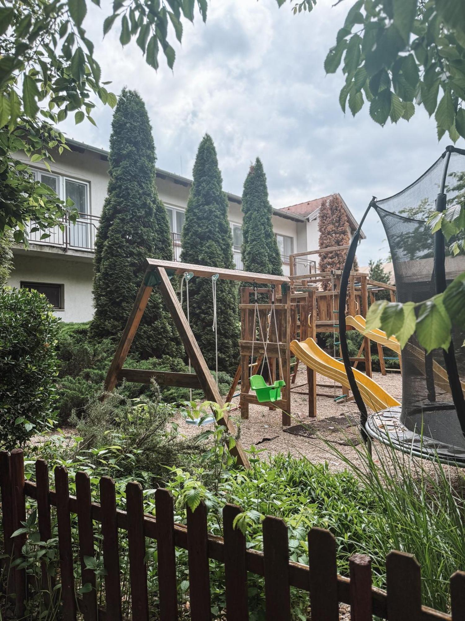 Sobri Halaszcsarda Es Panzio Baja Exteriér fotografie